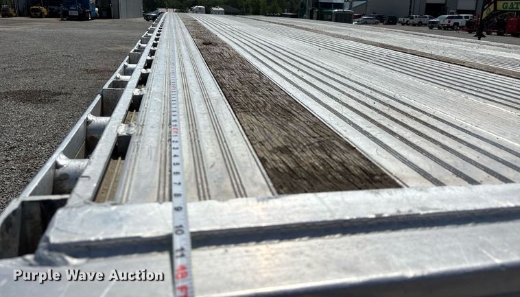 image for item DW7224 2014 East BST flatbed trailer