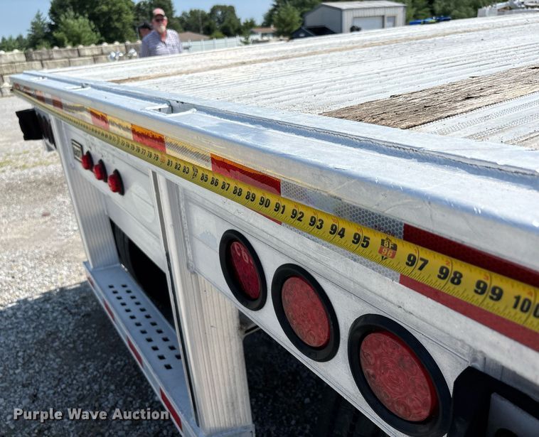 image for item DW7224 2014 East BST flatbed trailer