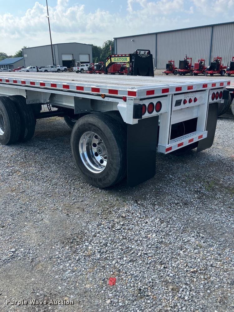 image for item DW7224 2014 East BST flatbed trailer
