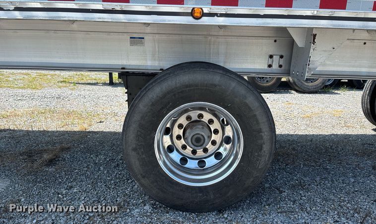 image for item DW7224 2014 East BST flatbed trailer