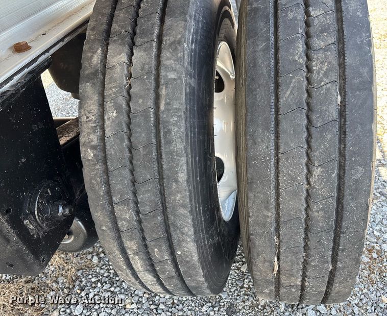 image for item DW7224 2014 East BST flatbed trailer