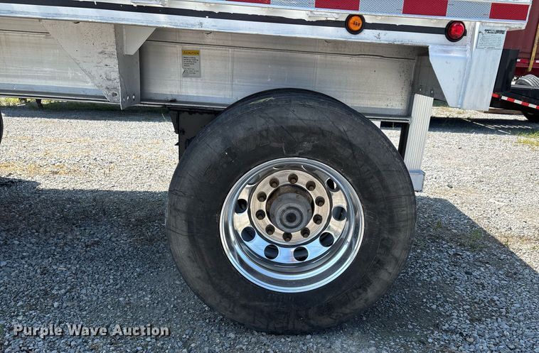 image for item DW7224 2014 East BST flatbed trailer