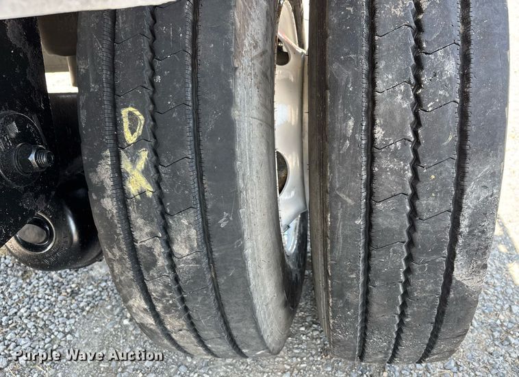 image for item DW7224 2014 East BST flatbed trailer