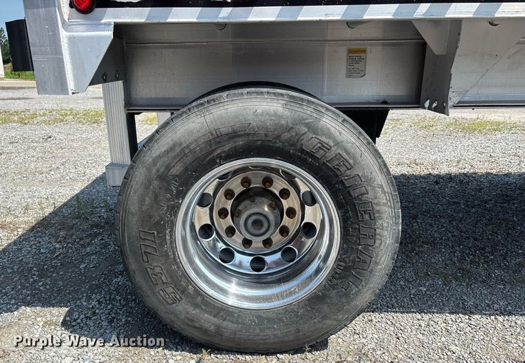 image for item DW7224 2014 East BST flatbed trailer