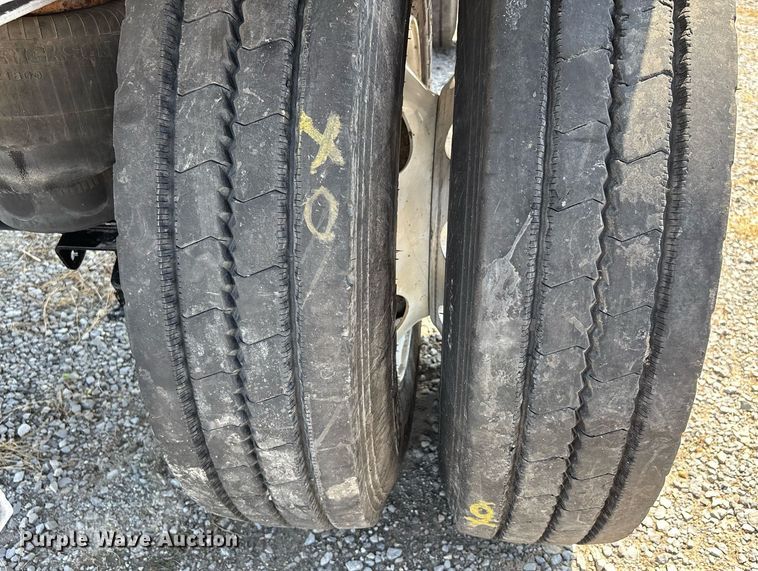 image for item DW7224 2014 East BST flatbed trailer