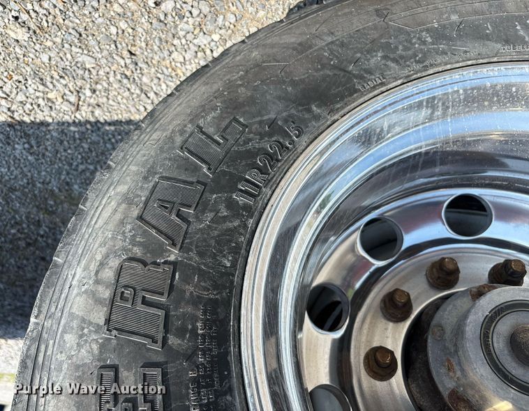 image for item DW7224 2014 East BST flatbed trailer