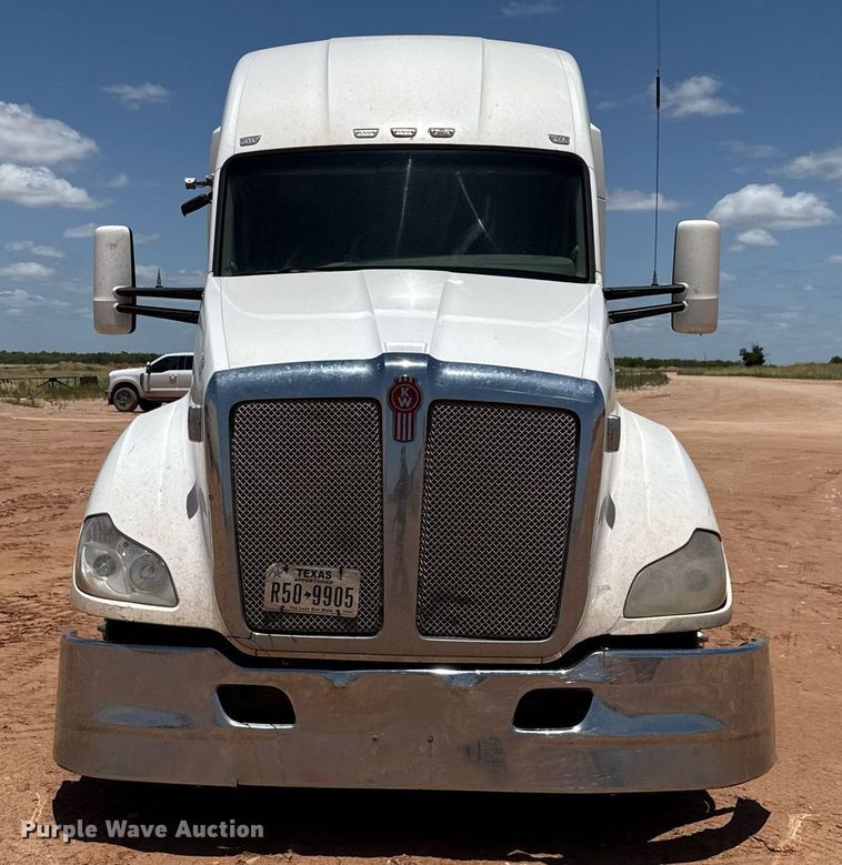 image for item DX5583 2014 Kenworth T680 semi truck