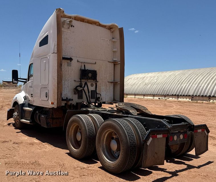 image for item DX5583 2014 Kenworth T680 semi truck