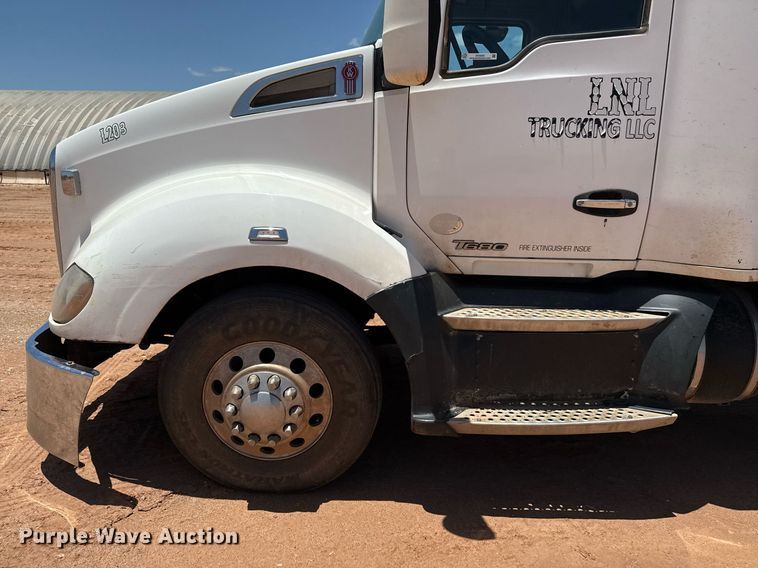 image for item DX5583 2014 Kenworth T680 semi truck