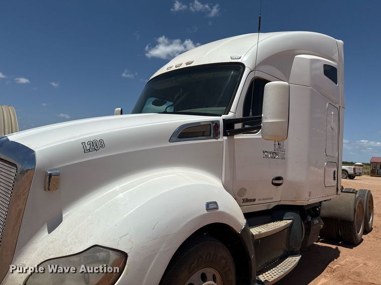 image for item DX5583 2014 Kenworth T680 semi truck