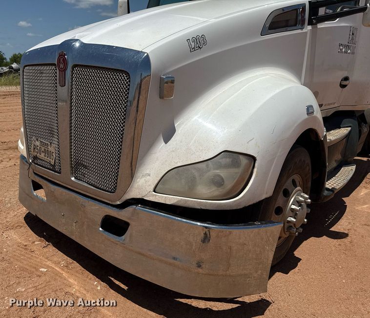 image for item DX5583 2014 Kenworth T680 semi truck