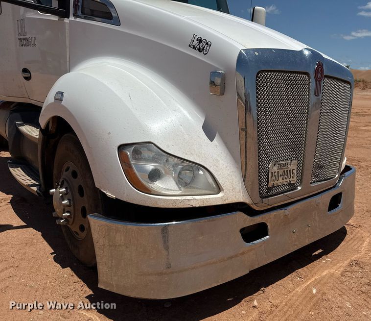 image for item DX5583 2014 Kenworth T680 semi truck