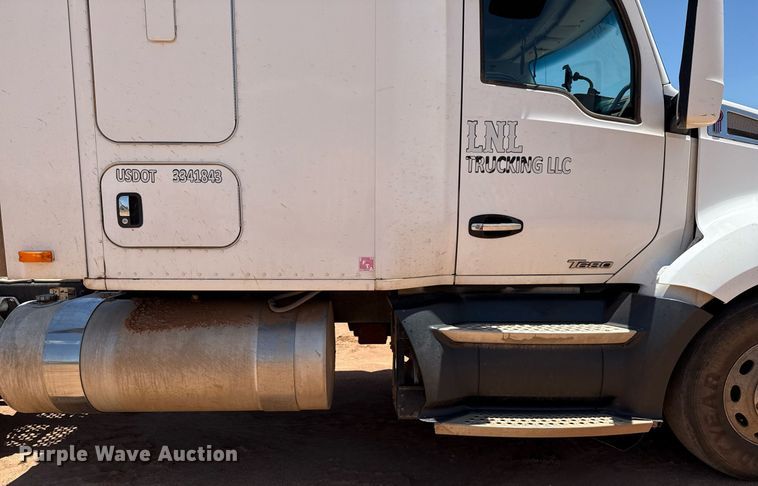 image for item DX5583 2014 Kenworth T680 semi truck