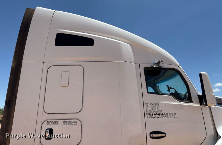 image for item DX5583 2014 Kenworth T680 semi truck