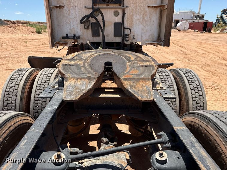 image for item DX5583 2014 Kenworth T680 semi truck