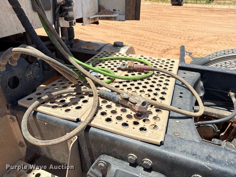 image for item DX5583 2014 Kenworth T680 semi truck