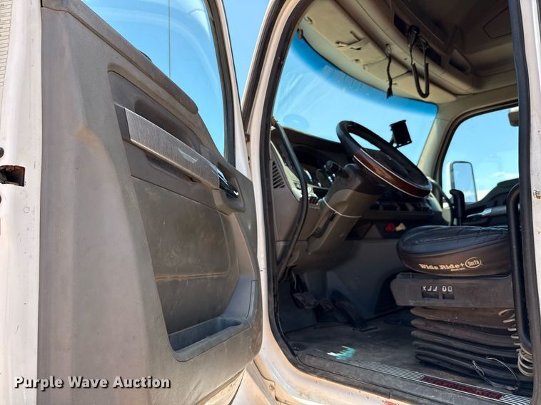 image for item DX5583 2014 Kenworth T680 semi truck