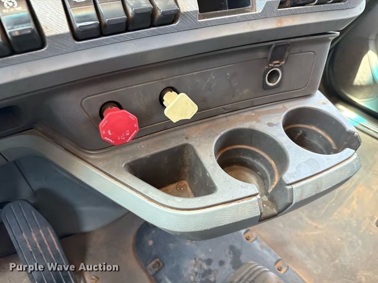 image for item DX5583 2014 Kenworth T680 semi truck