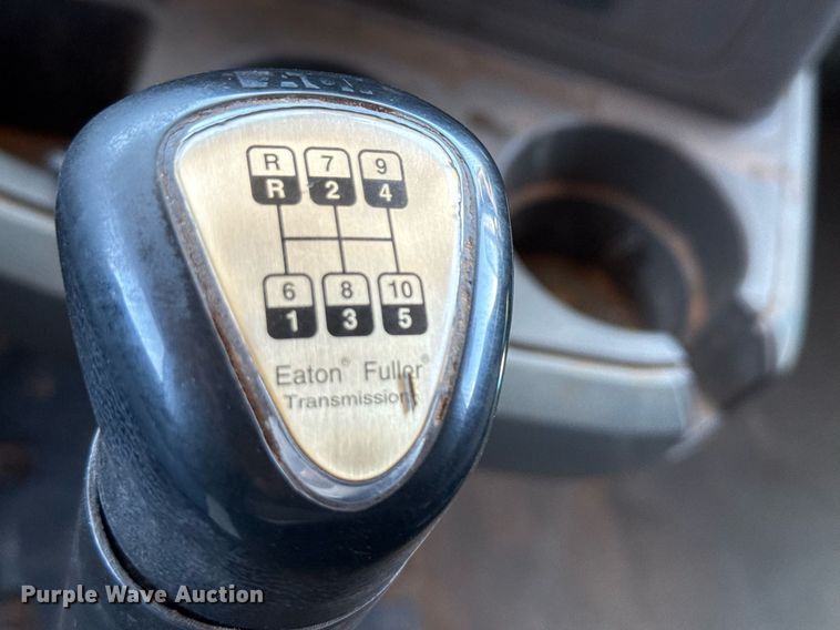 image for item DX5583 2014 Kenworth T680 semi truck