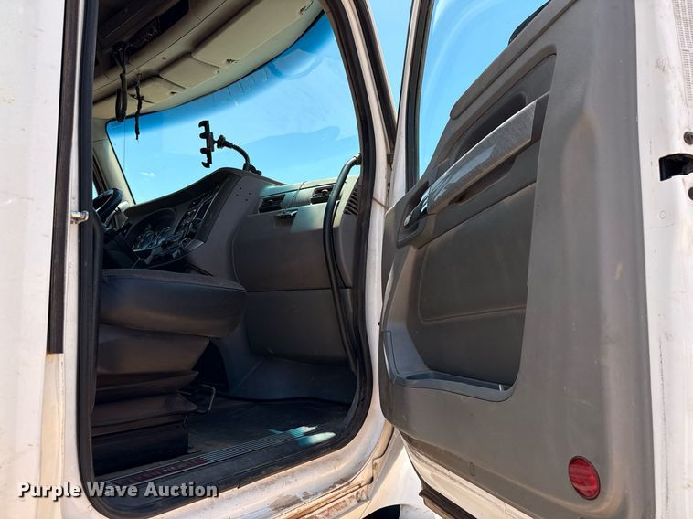 image for item DX5583 2014 Kenworth T680 semi truck