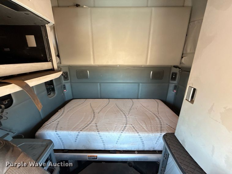 image for item DX5583 2014 Kenworth T680 semi truck