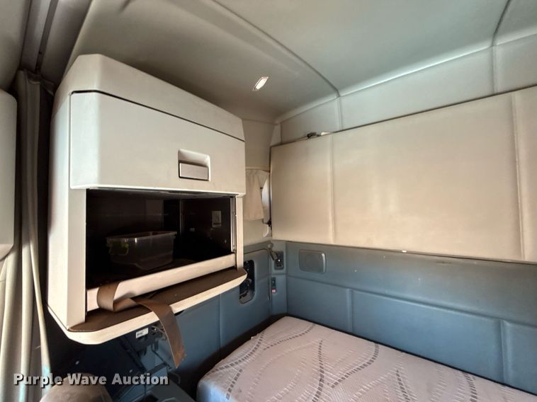 image for item DX5583 2014 Kenworth T680 semi truck