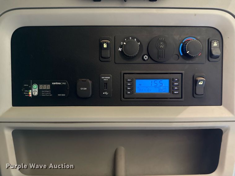 image for item DX5583 2014 Kenworth T680 semi truck