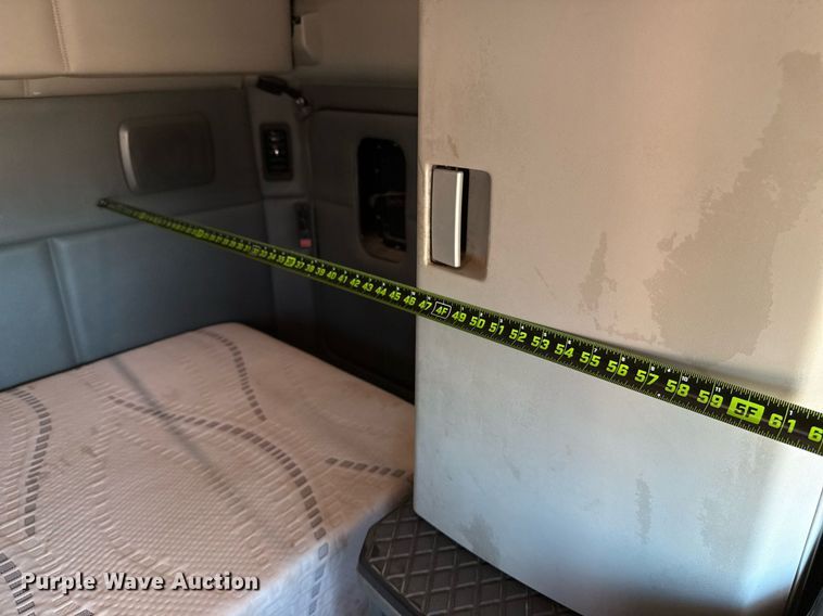 image for item DX5583 2014 Kenworth T680 semi truck