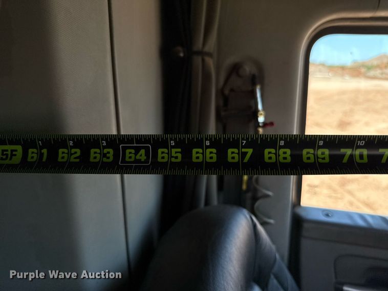 image for item DX5583 2014 Kenworth T680 semi truck