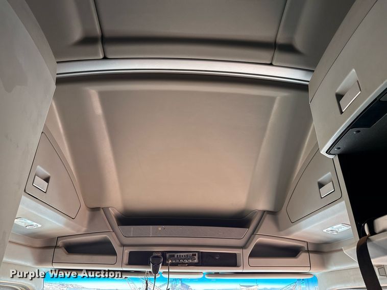 image for item DX5583 2014 Kenworth T680 semi truck