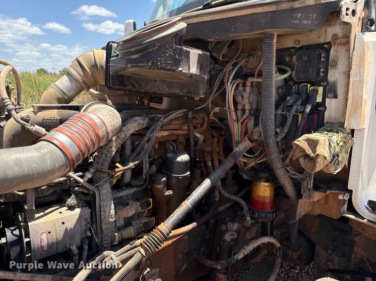 image for item DX5583 2014 Kenworth T680 semi truck