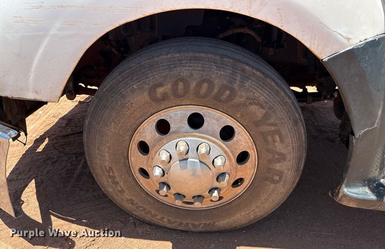 image for item DX5583 2014 Kenworth T680 semi truck