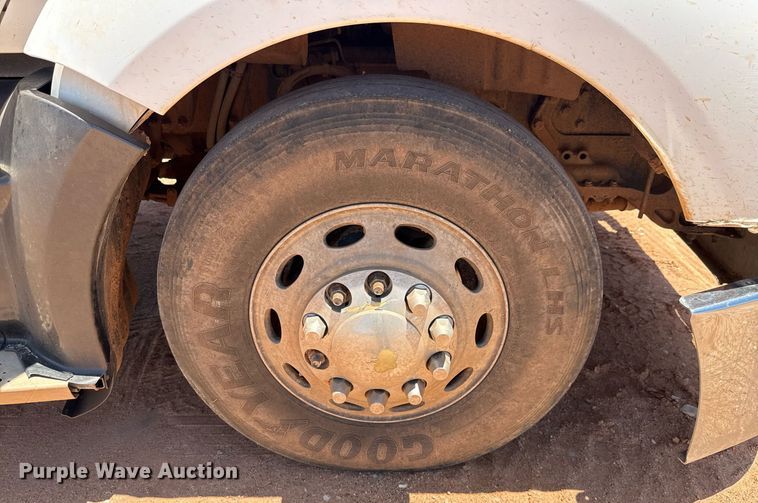 image for item DX5583 2014 Kenworth T680 semi truck