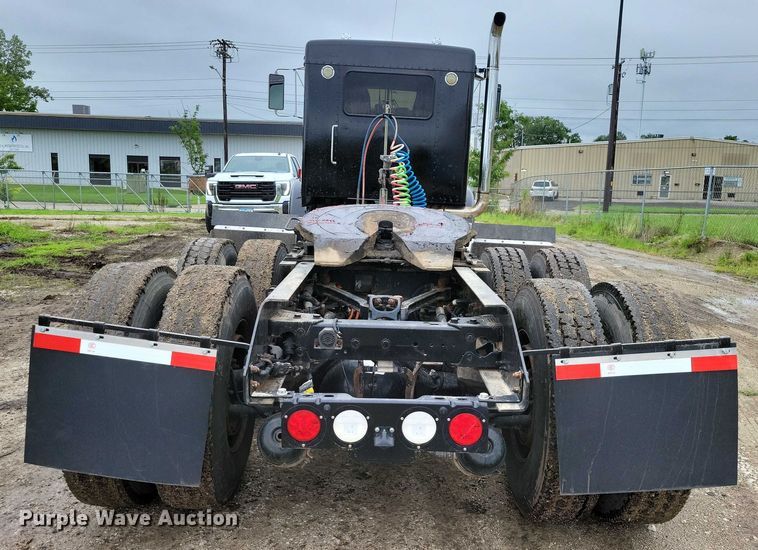 image for item DX7207 2006 Kenworth T800B semi truck