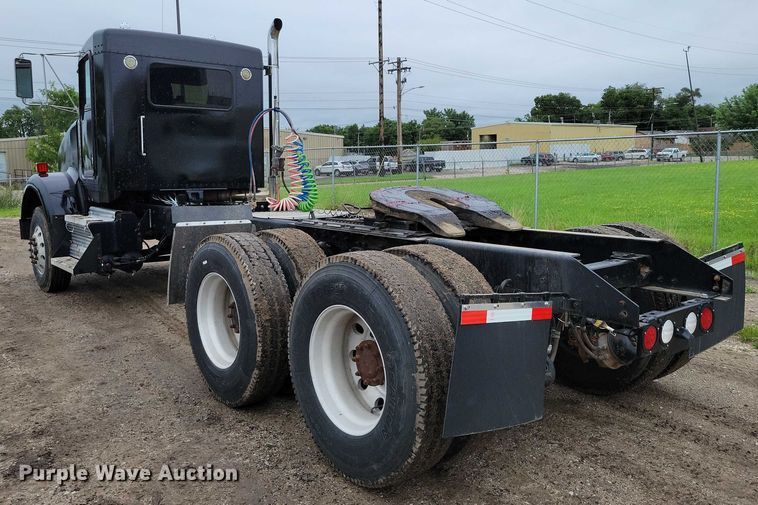 image for item DX7207 2006 Kenworth T800B semi truck