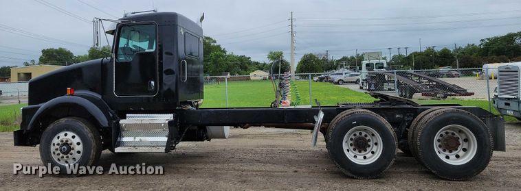 image for item DX7207 2006 Kenworth T800B semi truck