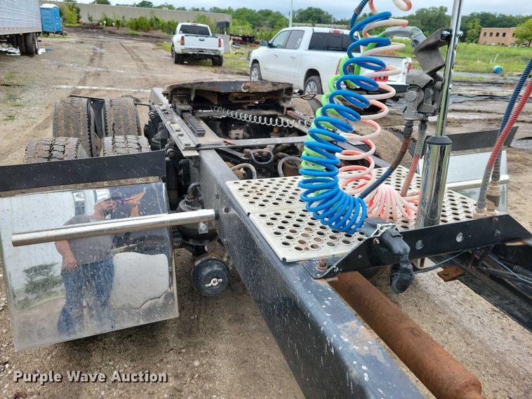 image for item DX7207 2006 Kenworth T800B semi truck