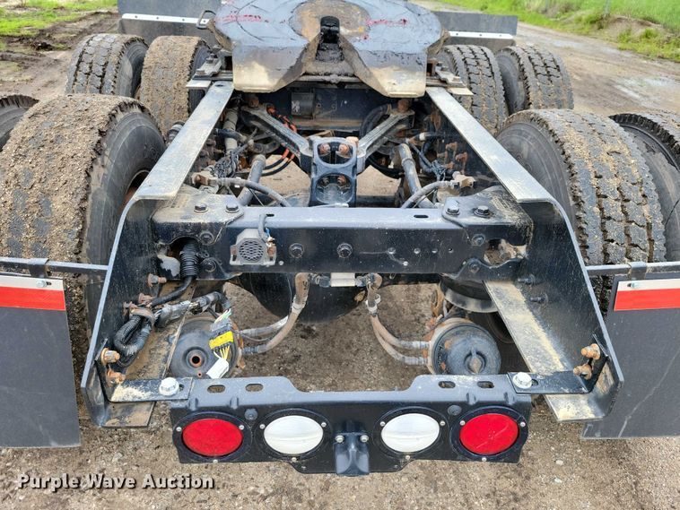 image for item DX7207 2006 Kenworth T800B semi truck