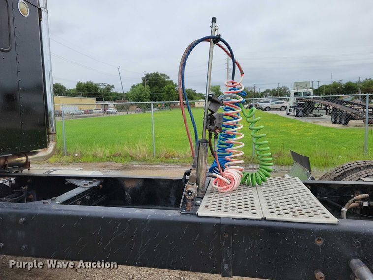 image for item DX7207 2006 Kenworth T800B semi truck