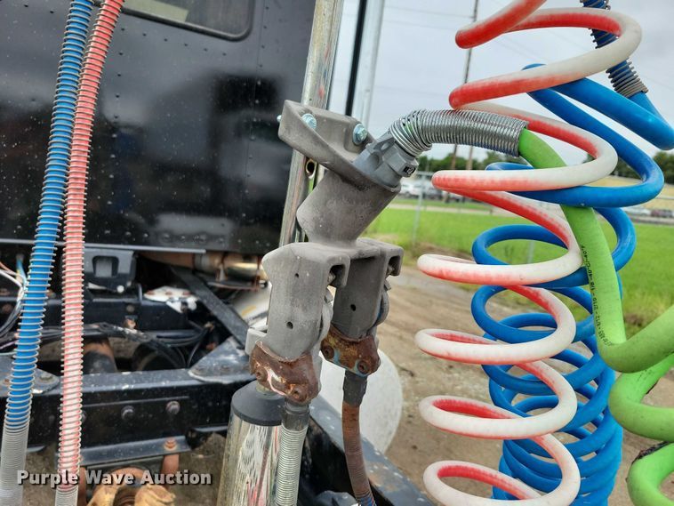 image for item DX7207 2006 Kenworth T800B semi truck