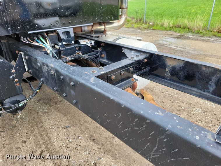 image for item DX7207 2006 Kenworth T800B semi truck