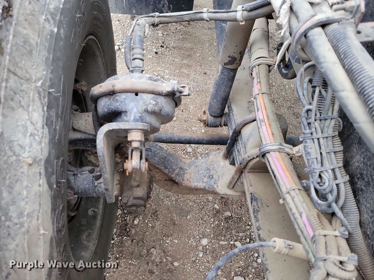 image for item DX7207 2006 Kenworth T800B semi truck