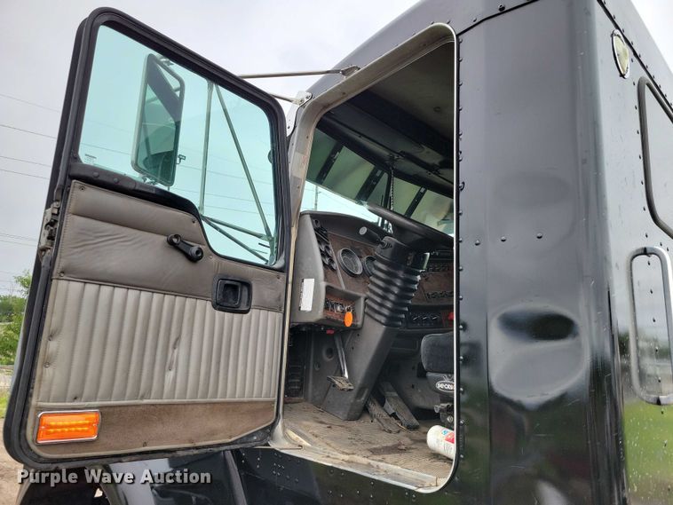 image for item DX7207 2006 Kenworth T800B semi truck