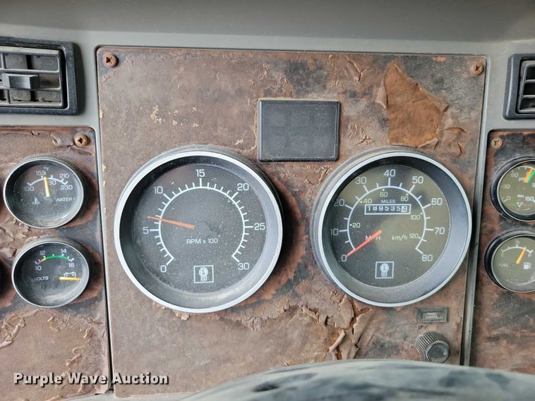 image for item DX7207 2006 Kenworth T800B semi truck