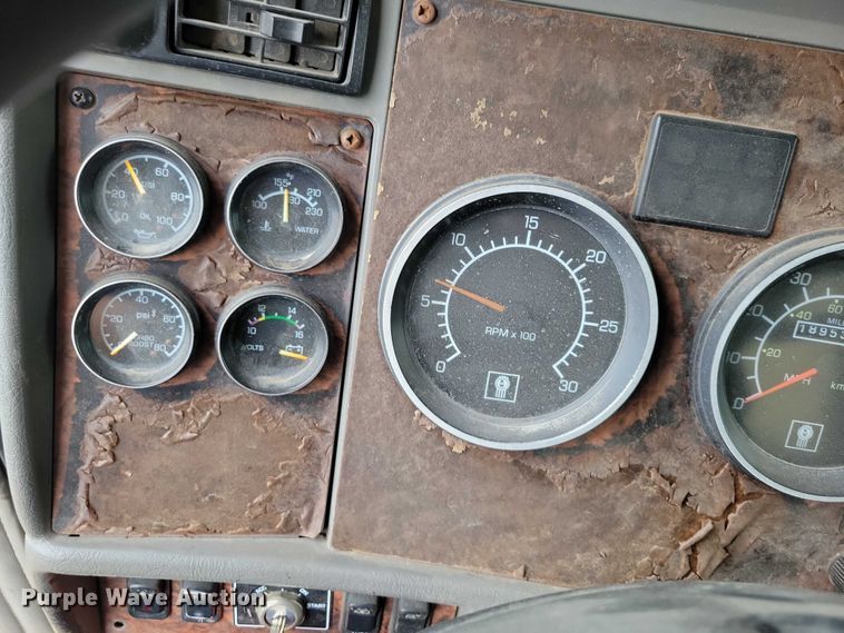 image for item DX7207 2006 Kenworth T800B semi truck