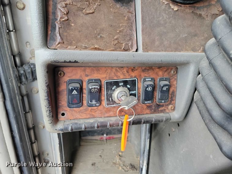 image for item DX7207 2006 Kenworth T800B semi truck