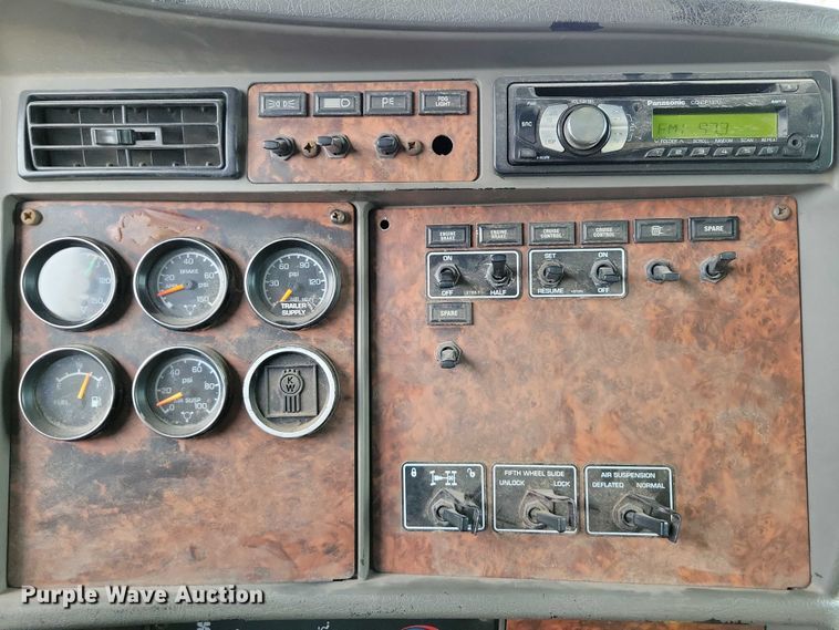 image for item DX7207 2006 Kenworth T800B semi truck