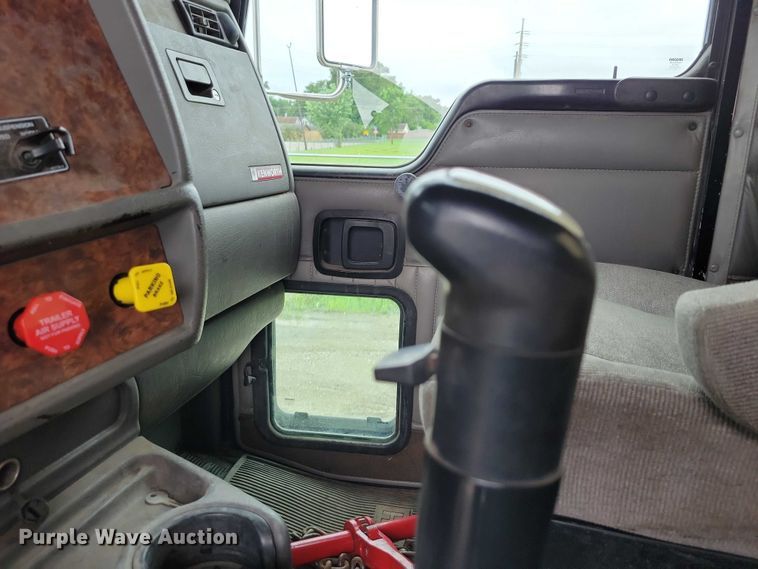 image for item DX7207 2006 Kenworth T800B semi truck