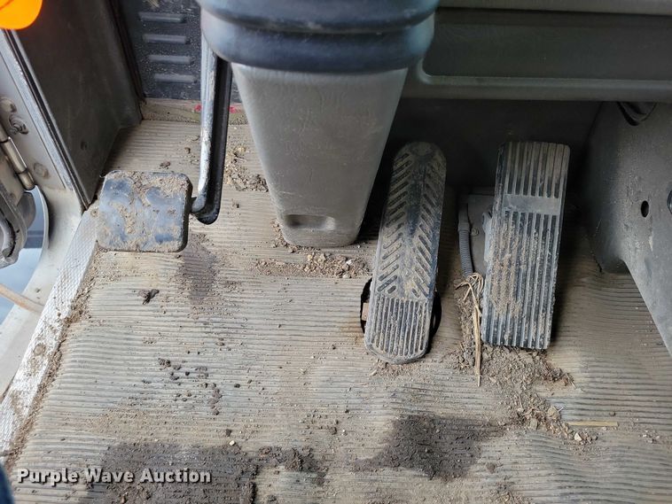 image for item DX7207 2006 Kenworth T800B semi truck