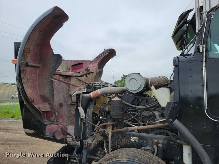 image for item DX7207 2006 Kenworth T800B semi truck